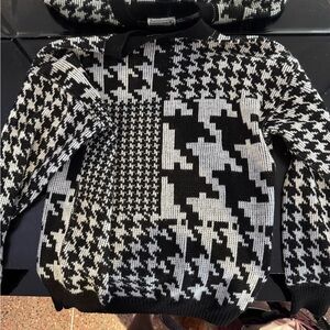 Bold Black and White Crewneck Sweater with Oversized Houndstooth